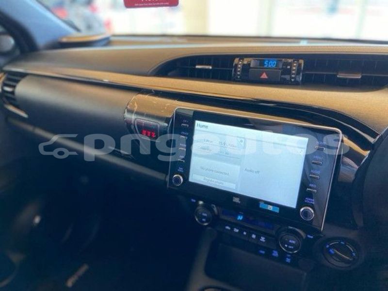 Big with watermark toyota hilux sandaun krisa 8070