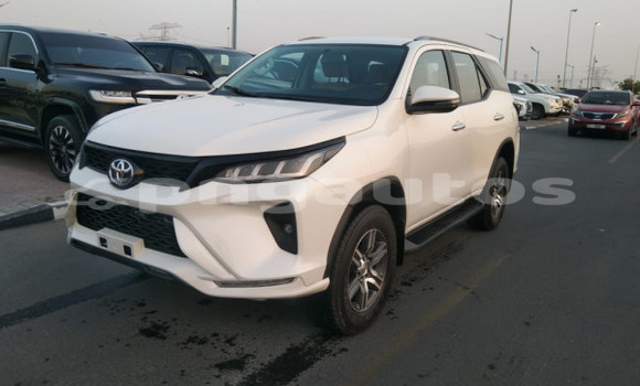 Acheter Occasion Voiture Toyota Fortuner Blanc à Aiamback, Western (Fly)