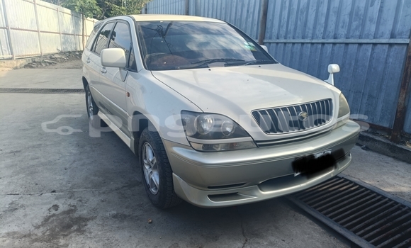 Buy Used Toyota Harrier White Car in Port Moresby in National Capital District Buy Used Toyota Harrier White Car in Port Moresby in National Capital District