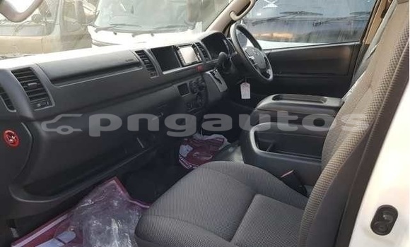Buy Used Toyota Hiace White Car in Port Moresby in National Capital District Buy Used Toyota Hiace White Car in Port Moresby in National Capital District