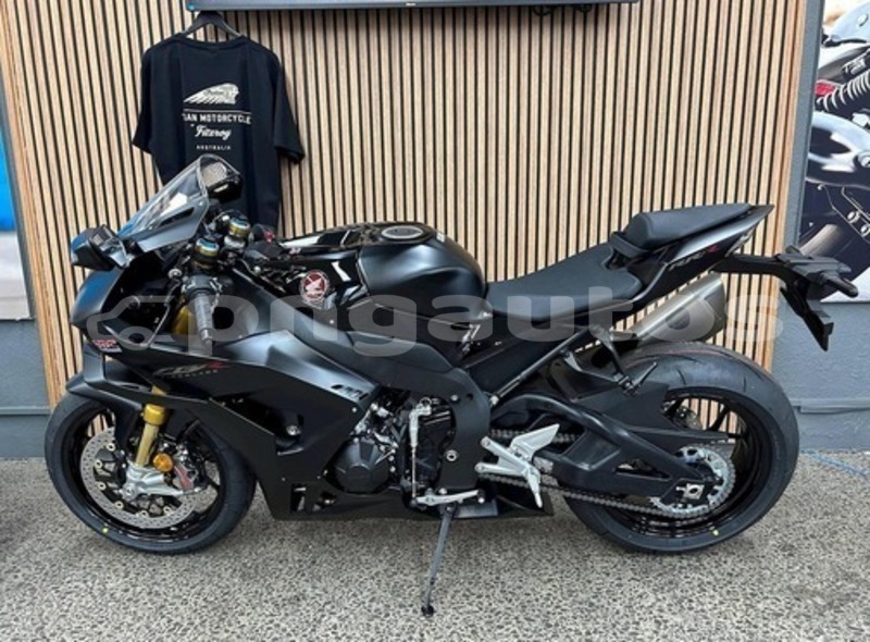 Big with watermark yamaha tmax madang arou 8104