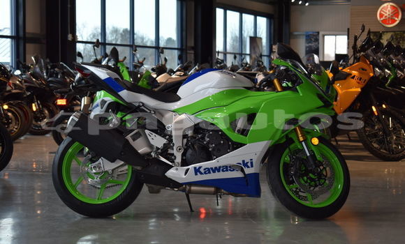 Buy New Yamaha TMAX Black Bike in Arou in Madang Buy New Yamaha TMAX Black Bike in Arou in Madang