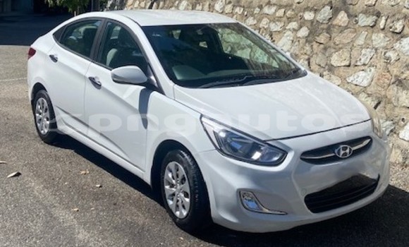 Buy Used Hyundai Accent White Car in Port Moresby in National Capital District
