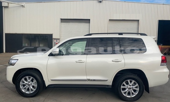 Buy Used Toyota Land Cruiser White Car in Port Moresby in National Capital District Buy Used Toyota Land Cruiser White Car in Port Moresby in National Capital District