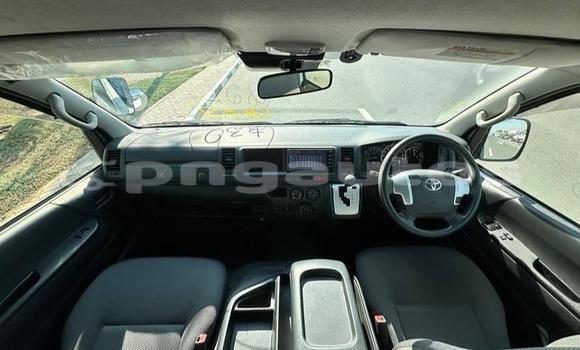 Buy Used Toyota Hiace White Car in Port Moresby in National Capital District Buy Used Toyota Hiace White Car in Port Moresby in National Capital District