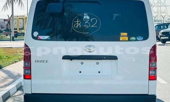 Buy Used Toyota Hiace White Car in Port Moresby in National Capital District Buy Used Toyota Hiace White Car in Port Moresby in National Capital District