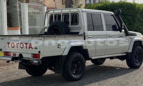 Buy Used Toyota Land Cruiser White Car in Port Moresby in National Capital District Buy Used Toyota Land Cruiser White Car in Port Moresby in National Capital District