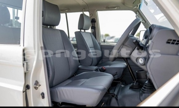 Buy Used Toyota Land Cruiser White Car in Port Moresby in National Capital District Buy Used Toyota Land Cruiser White Car in Port Moresby in National Capital District