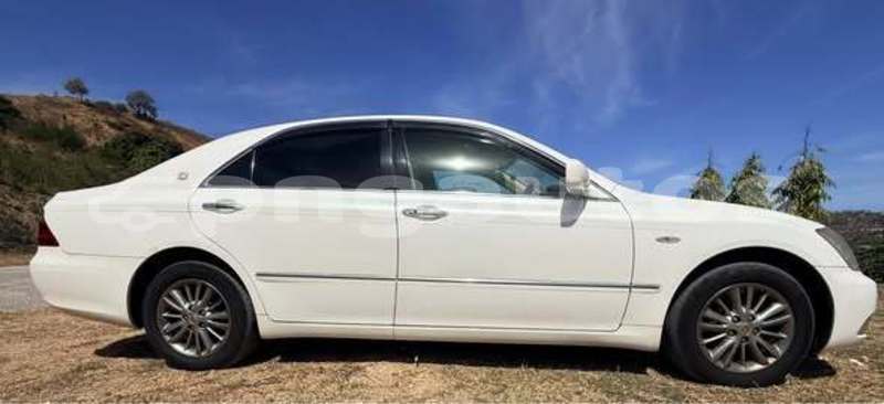 Big with watermark toyota crown madang ambok 8132