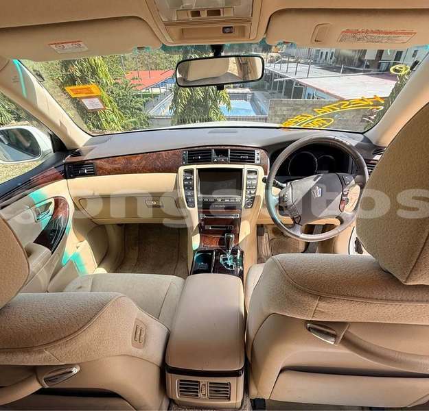 Big with watermark toyota crown madang ambok 8132