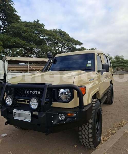 Big with watermark toyota land cruiser prado simbu chuave 8134