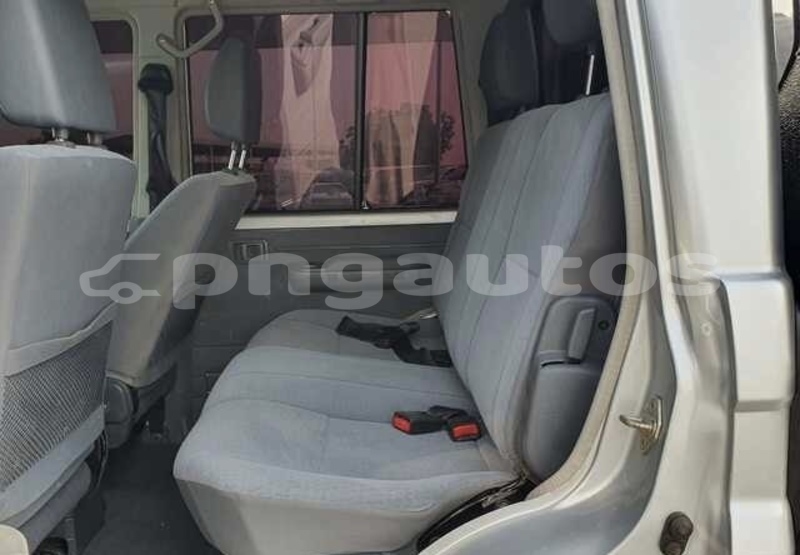 Big with watermark toyota hiace sandaun vanimo 8144