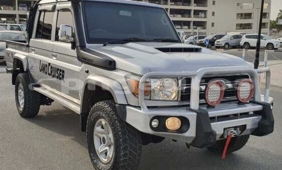 Buy Used Toyota Land Cruiser Silver Car in Port Moresby in National Capital District