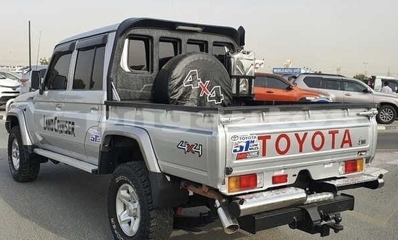 Buy Used Toyota Land Cruiser Silver Car in Port Moresby in National Capital District Buy Used Toyota Land Cruiser Silver Car in Port Moresby in National Capital District
