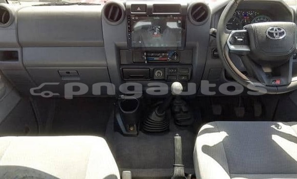 Buy Used Toyota Land Cruiser Red Car in Port Moresby in National Capital District Buy Used Toyota Land Cruiser Red Car in Port Moresby in National Capital District