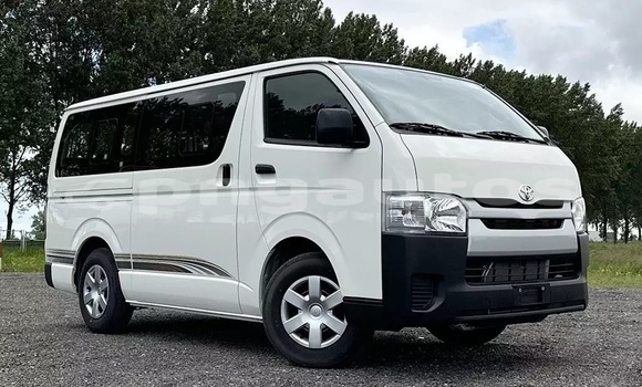 Buy Used Toyota Hiace White Car in Import - Dubai in Enga