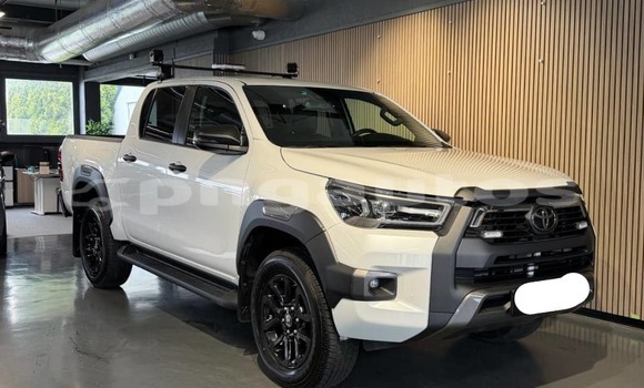 Buy Used Toyota Hilux White Car in Mendi in Southern Highlands