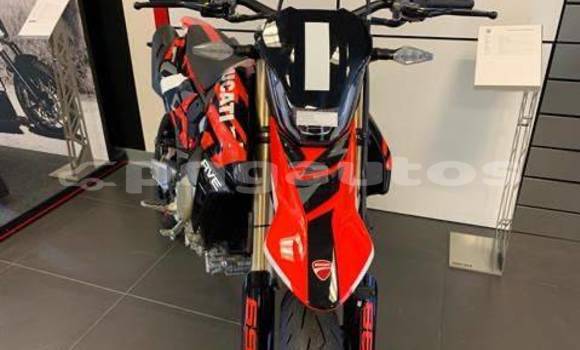 Acheter Neuf Moto Ducati ST Rouge à Arou, Madang Acheter Neuf Moto Ducati ST Rouge à Arou, Madang