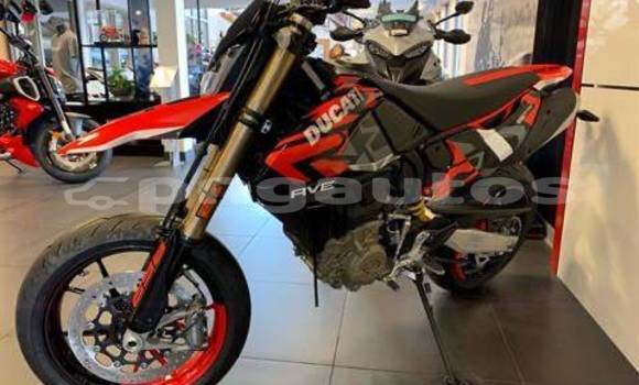 Acheter Neuf Moto Ducati ST Rouge à Arou, Madang Acheter Neuf Moto Ducati ST Rouge à Arou, Madang