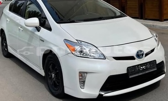 Buy Used Toyota Prius White Car in Port Moresby in National Capital District