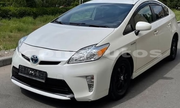 Buy Used Toyota Prius White Car in Port Moresby in National Capital District Buy Used Toyota Prius White Car in Port Moresby in National Capital District