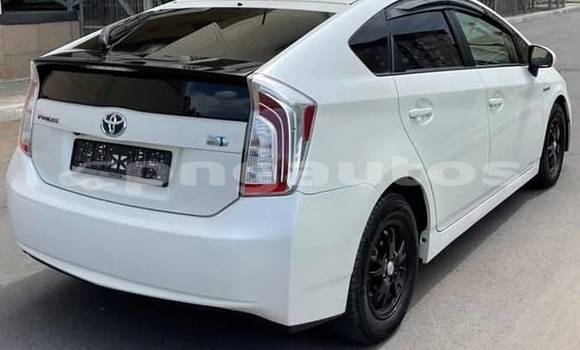 Buy Used Toyota Prius White Car in Port Moresby in National Capital District Buy Used Toyota Prius White Car in Port Moresby in National Capital District