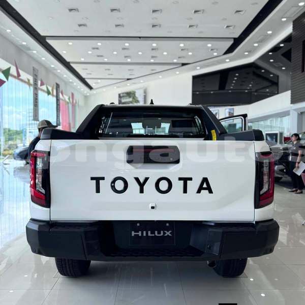 Big with watermark toyota hilux east new britain pomio 8200