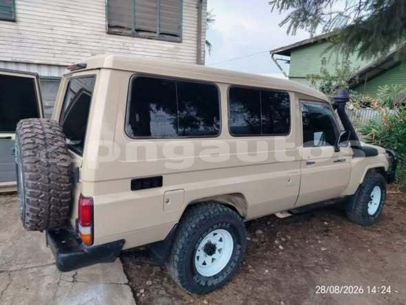 Big with watermark toyota 4runner madang arou 8209