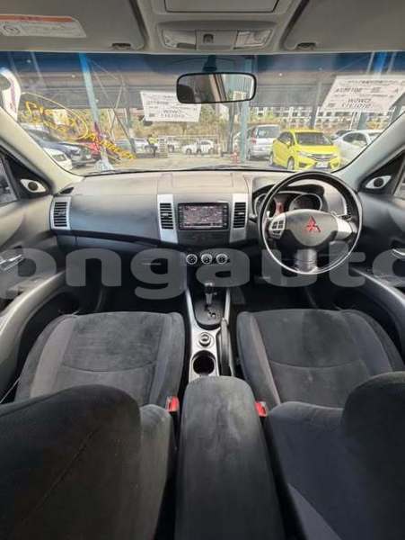 Big with watermark mitsubishi outlander milne bay alotau 8214
