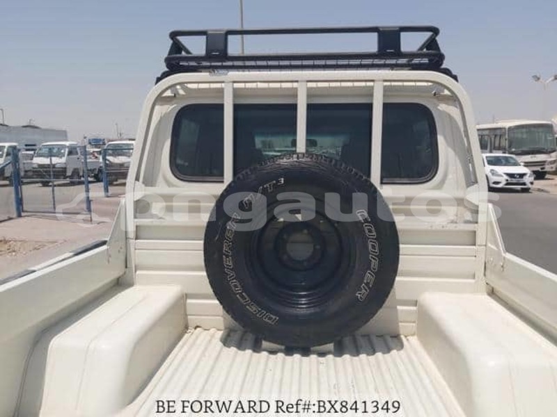 Big with watermark toyota land cruiser madang madang 8231