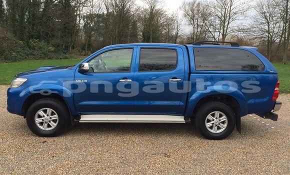 Buy Used Toyota HiAce Blue Truck in Alotau in Milne Bay