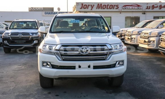 Buy Import Toyota Land Cruiser White Car in Import - Dubai in Enga Buy Import Toyota Land Cruiser White Car in Import - Dubai in Enga