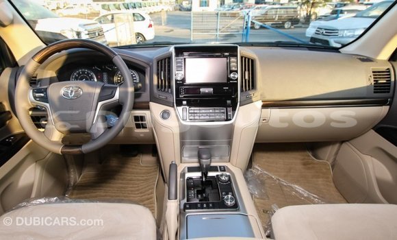 Buy Import Toyota Land Cruiser White Car in Import - Dubai in Enga Buy Import Toyota Land Cruiser White Car in Import - Dubai in Enga