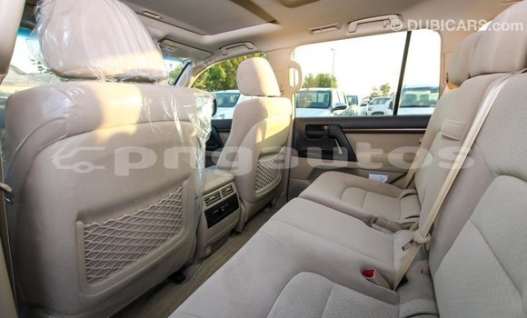 Buy Import Toyota Land Cruiser White Car in Import - Dubai in Enga Buy Import Toyota Land Cruiser White Car in Import - Dubai in Enga