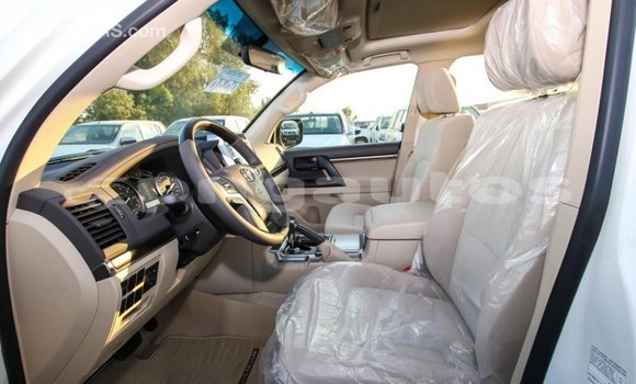 Buy Import Toyota Land Cruiser White Car in Import - Dubai in Enga Buy Import Toyota Land Cruiser White Car in Import - Dubai in Enga