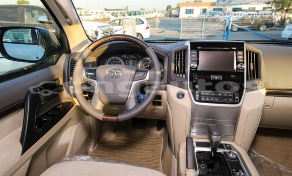 Buy Import Toyota Land Cruiser White Car in Import - Dubai in Enga Buy Import Toyota Land Cruiser White Car in Import - Dubai in Enga