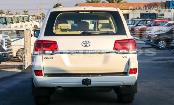 Buy Import Toyota Land Cruiser White Car in Import - Dubai in Enga Buy Import Toyota Land Cruiser White Car in Import - Dubai in Enga