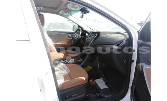 Acheter Import Voiture Hyundai Santa Fe Blanc à Import - Dubai, Enga Acheter Import Voiture Hyundai Santa Fe Blanc à Import - Dubai, Enga