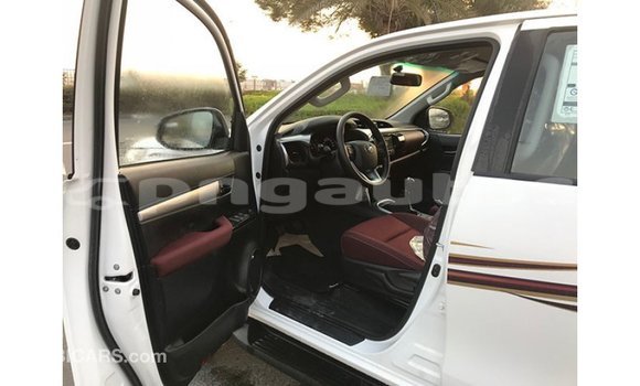 Buy Import Toyota Hilux White Car in Import - Dubai in Enga Buy Import Toyota Hilux White Car in Import - Dubai in Enga