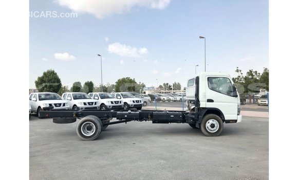 Buy Import Mitsubishi Carisma White Car in Import - Dubai in Enga Buy Import Mitsubishi Carisma White Car in Import - Dubai in Enga