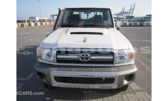 Buy Import Toyota Land Cruiser White Car in Import - Dubai in Enga Buy Import Toyota Land Cruiser White Car in Import - Dubai in Enga