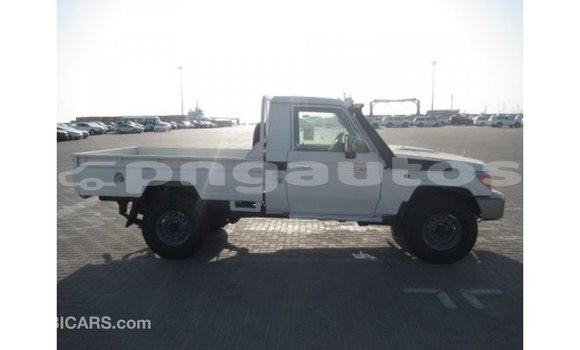 Buy Import Toyota Land Cruiser White Car in Import - Dubai in Enga Buy Import Toyota Land Cruiser White Car in Import - Dubai in Enga