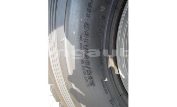 Buy Import Toyota Land Cruiser White Car in Import - Dubai in Enga Buy Import Toyota Land Cruiser White Car in Import - Dubai in Enga