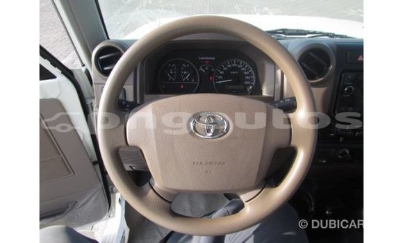 Buy Import Toyota Land Cruiser White Car in Import - Dubai in Enga Buy Import Toyota Land Cruiser White Car in Import - Dubai in Enga