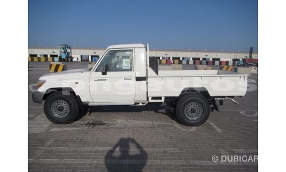 Buy Import Toyota Land Cruiser White Car in Import - Dubai in Enga Buy Import Toyota Land Cruiser White Car in Import - Dubai in Enga