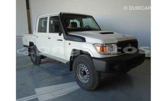 Buy Import Toyota Land Cruiser White Car in Import - Dubai in Enga Buy Import Toyota Land Cruiser White Car in Import - Dubai in Enga