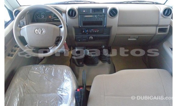 Buy Import Toyota Land Cruiser White Car in Import - Dubai in Enga Buy Import Toyota Land Cruiser White Car in Import - Dubai in Enga