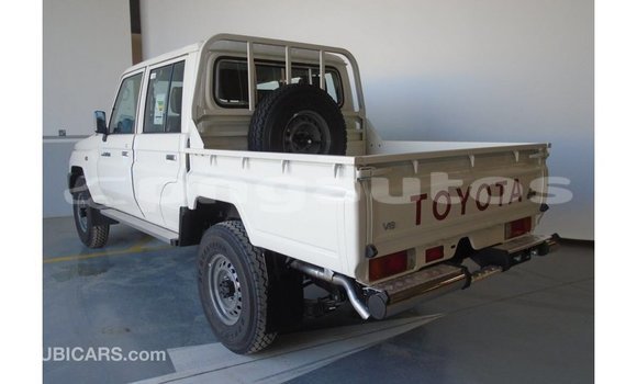 Buy Import Toyota Land Cruiser White Car in Import - Dubai in Enga Buy Import Toyota Land Cruiser White Car in Import - Dubai in Enga