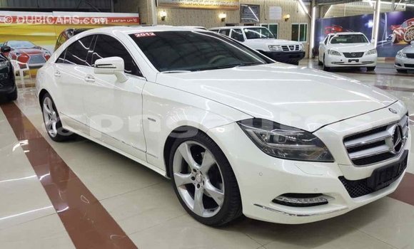 Buy Import Mercedes-Benz 190 (W201) White Car in Import - Dubai in Enga Buy Import Mercedes-Benz 190 (W201) White Car in Import - Dubai in Enga