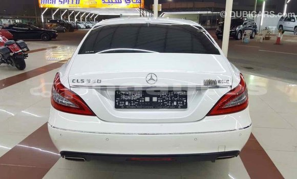 Buy Import Mercedes-Benz 190 (W201) White Car in Import - Dubai in Enga Buy Import Mercedes-Benz 190 (W201) White Car in Import - Dubai in Enga